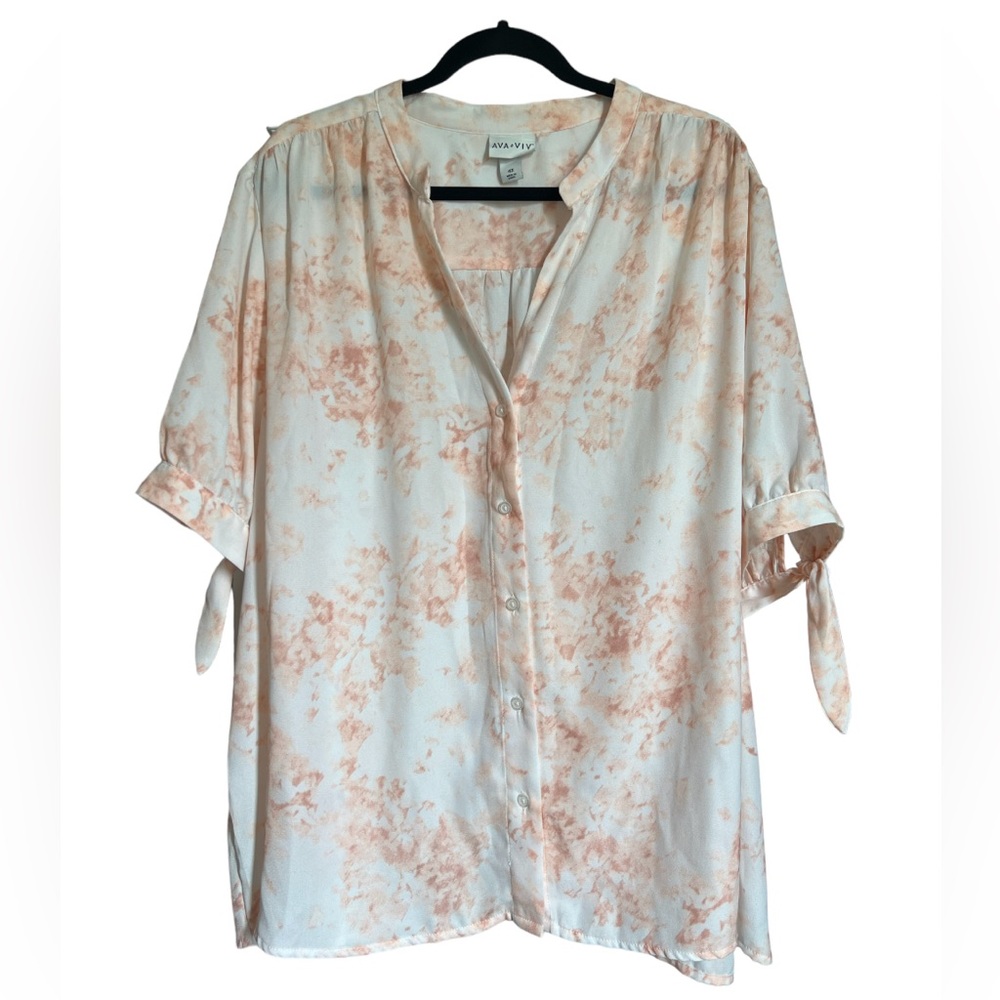 AVA & VIV - Peachy/pink button front top with tie sleeves. Size 4X